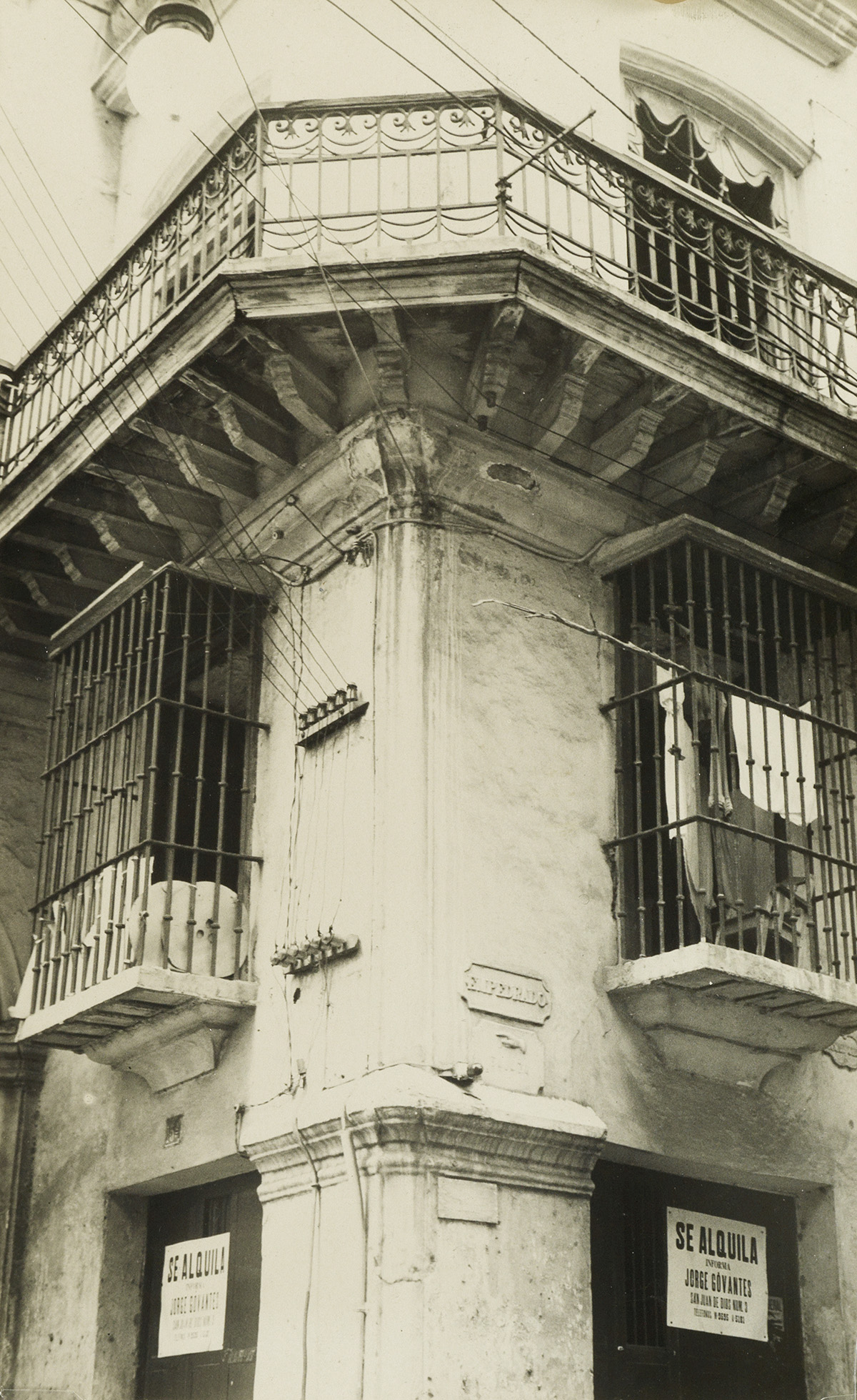 WALKER EVANS (1903-1975) Corner of Havana building with decorative iron grillwork, Cuba.